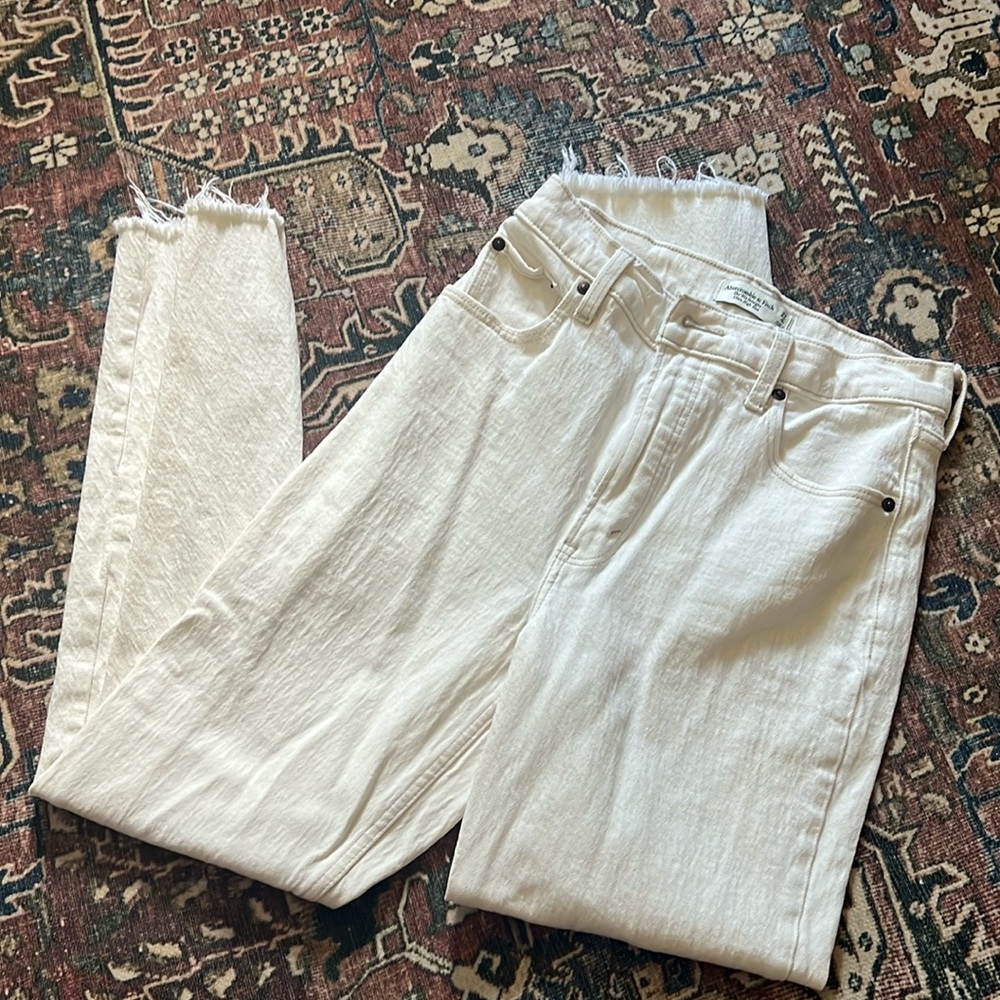 Abercrombie & Fitch Cream Ultra High Rise Jeans size 4R